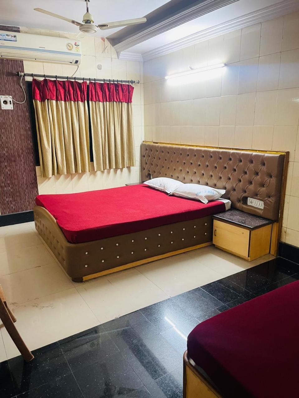 Sai Samrat Hotel Shirdi Extérieur photo